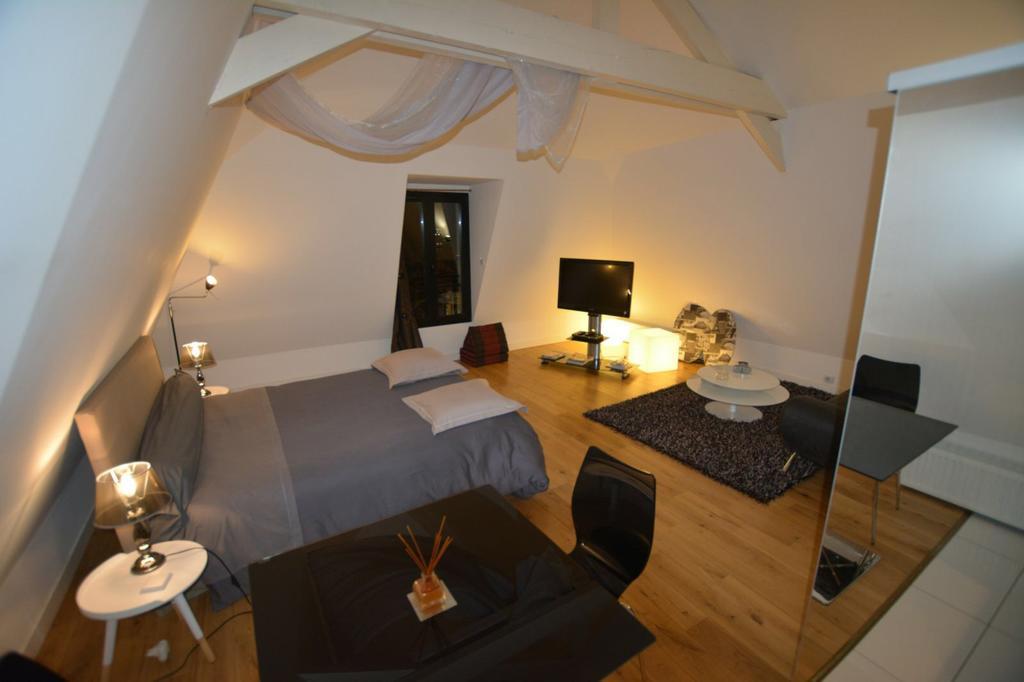 Maison D'Hotes Les Coudreaux Rueil-Malmaison Bagian luar foto